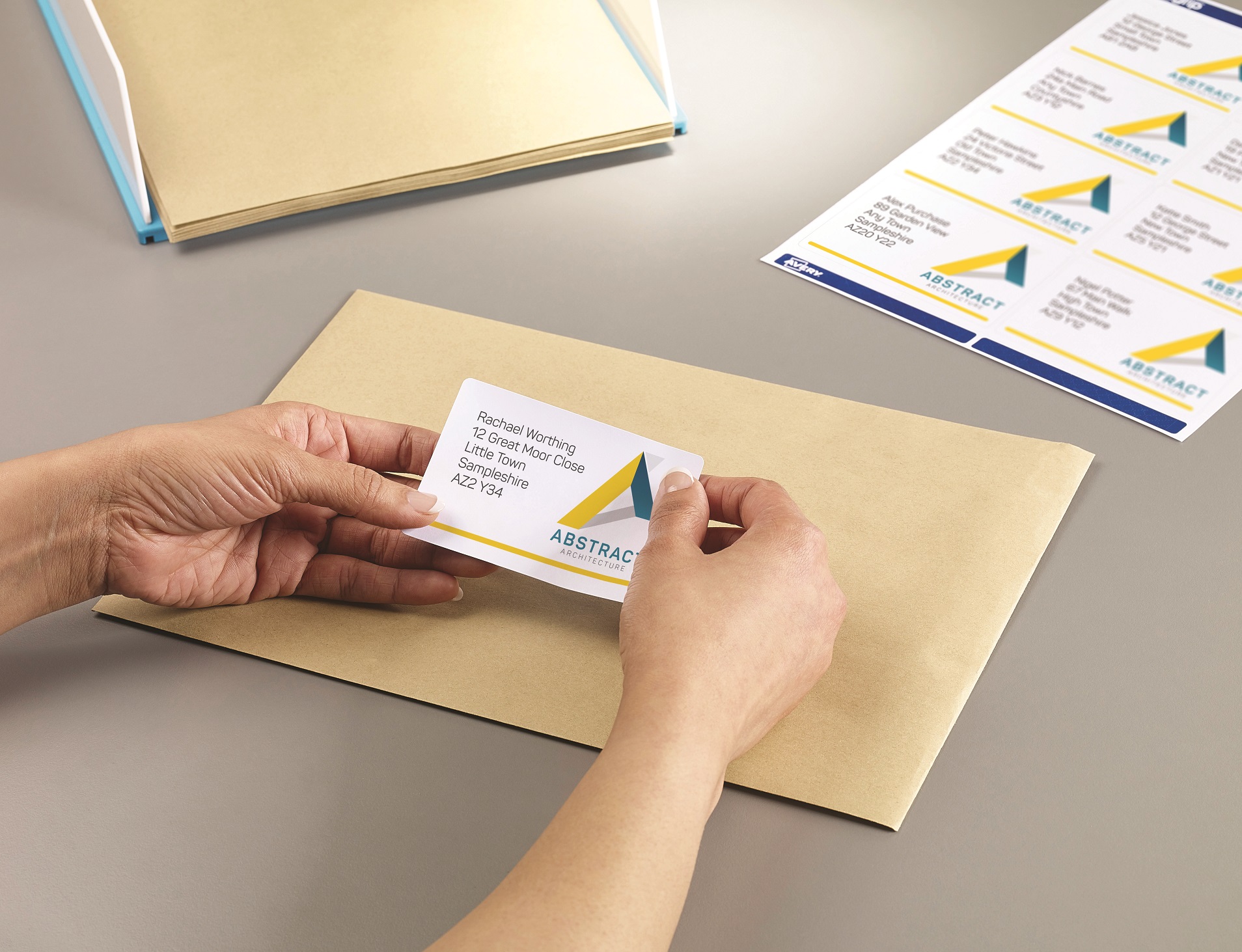Avery Parcel Labels L7165-100 with Ultragrip Technology, 99.1 x 67.7 mm, 8 Labels per Sheet, 100 Sheets in a Pack - Image 3