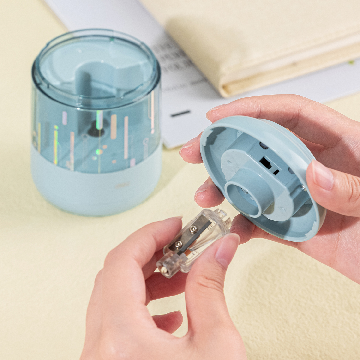 deli EH508-BL Electric Pencil Sharpener, For graphite pencil φ6.9-8mm, Blue - Image 2
