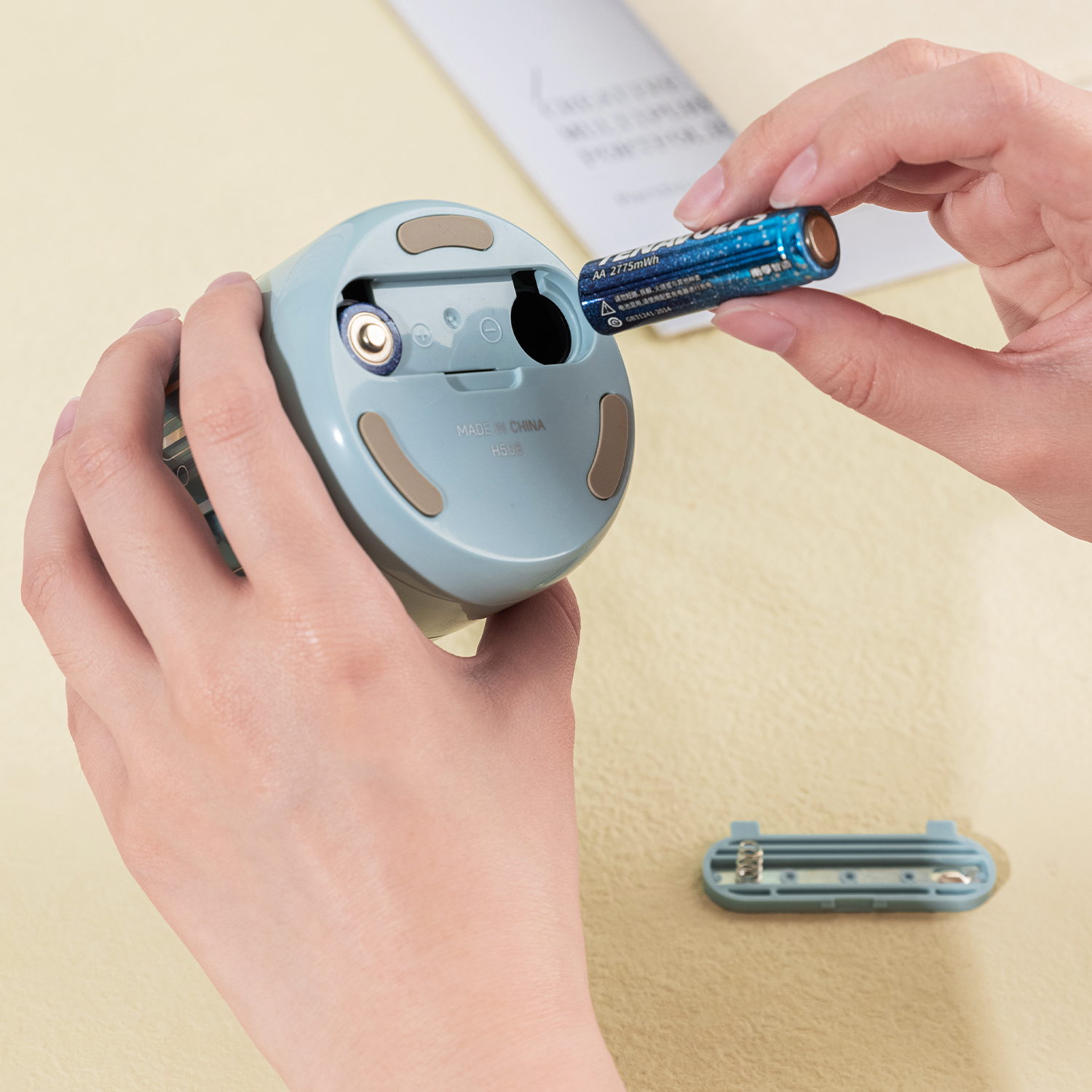 deli EH508-BL Electric Pencil Sharpener, For graphite pencil φ6.9-8mm, Blue - Image 3