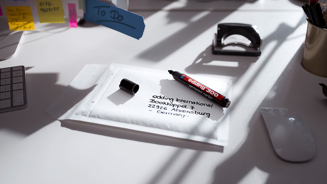 edding E-300 Permanent Marker, Green, Bullet Nib - Image 2