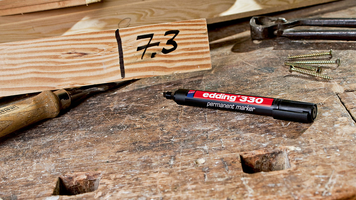 edding E-330 Permanent Marker, Green, Chisel Nib - Image 3
