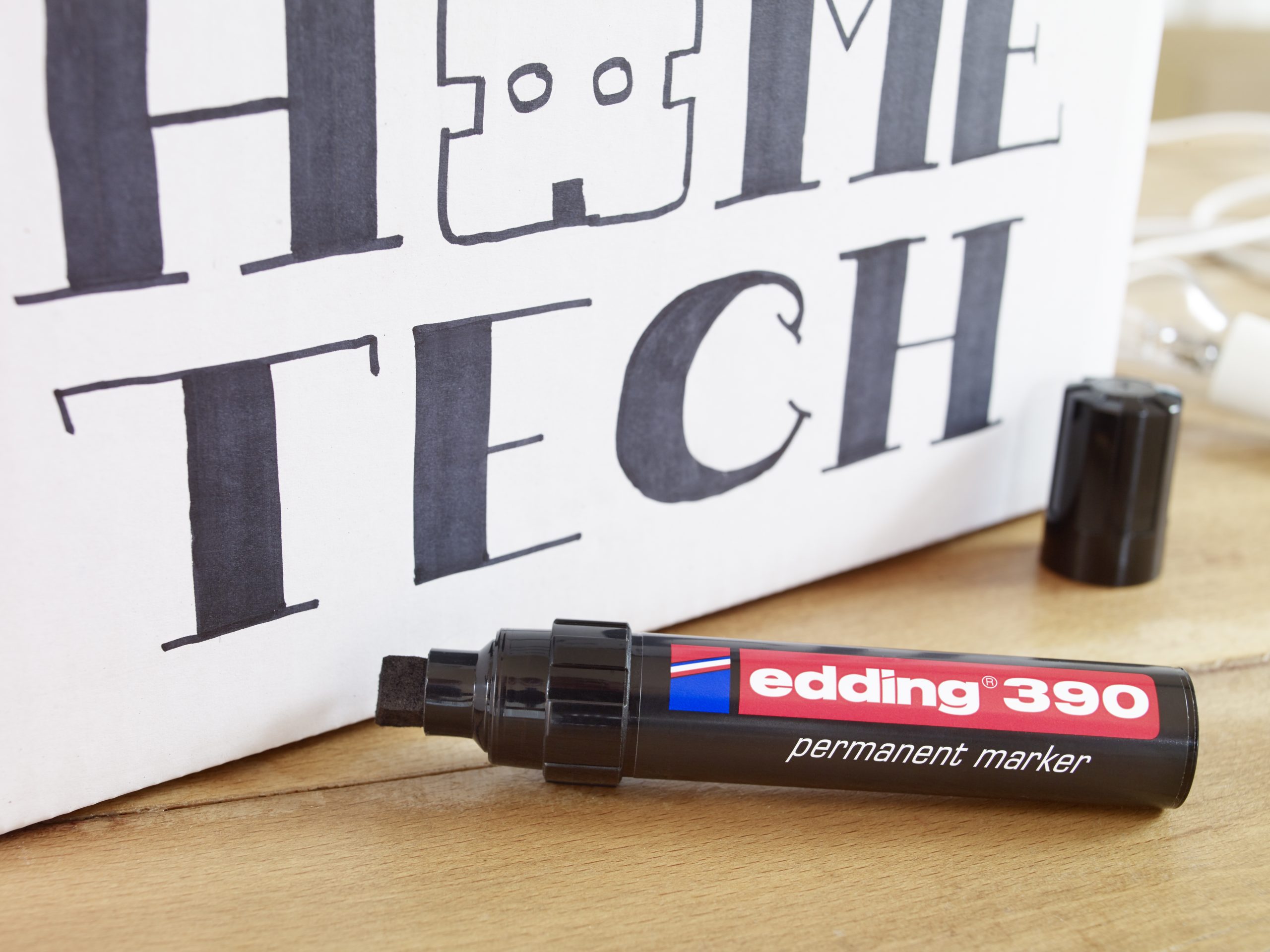 edding E-390 Permanent Marker, Black Chisel Nib - Image 3