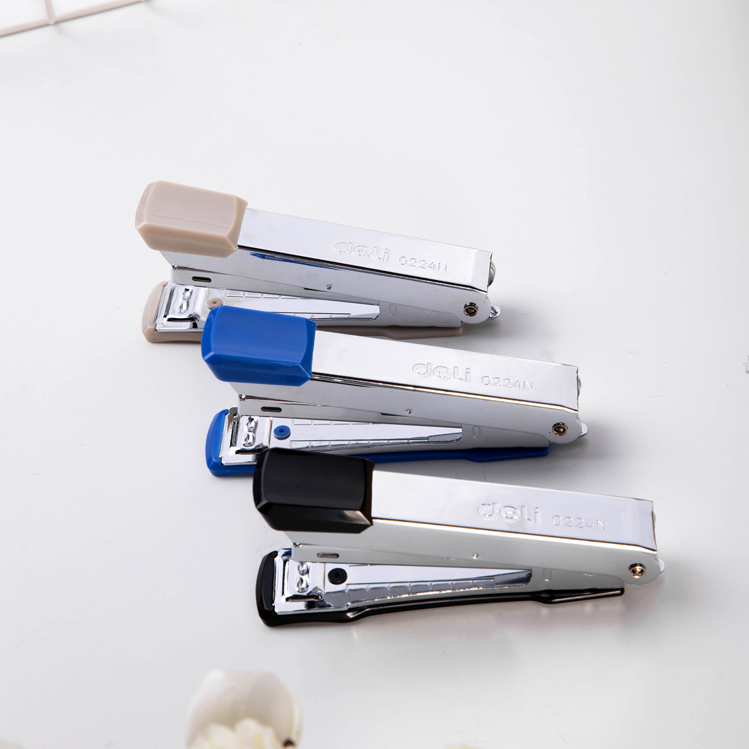 deli E0214 Stapler Set, 15sheets,#10, Assorted Colors - Image 4