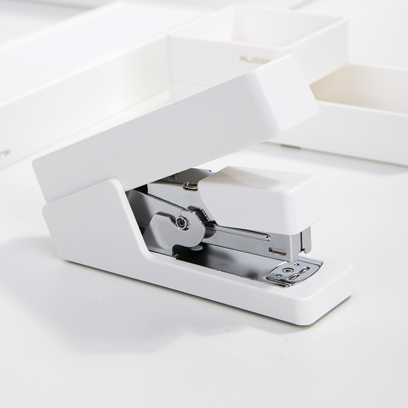 deli NS081 Nusign Effortless Stapler, 20sheets,24/6 & 26/6, White - Image 4