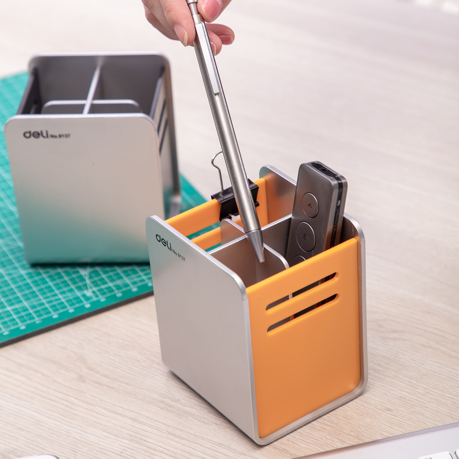 deli E9137 Pen Holder, 90×80×110mm, Assorted Colors - Image 5