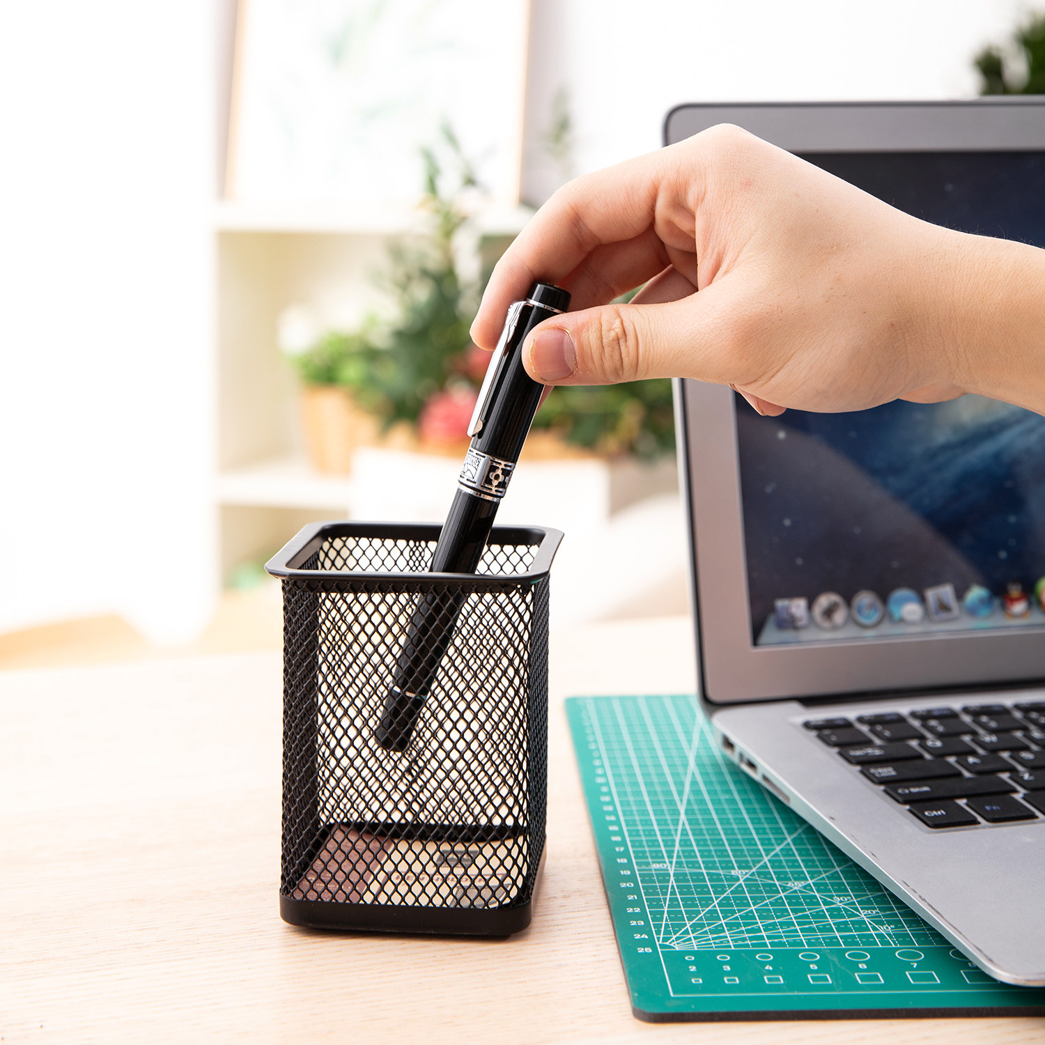 deli E9174 Pen Holder, 80×80×90mm, Black - Image 5