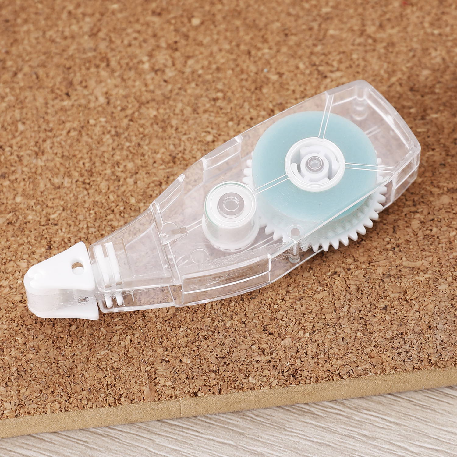 deli EA49112 Adhesive Roller, 8M*6mm, Transparent - Image 5