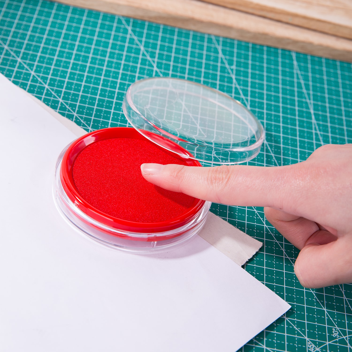 deli E9863 Stamp Pad, φ84×25mm, Red - Image 5