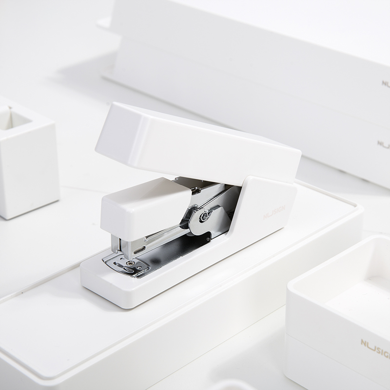 deli ENS081 Effortless Stapler, 138×43×70mm, 25sheets,24/6 & 26/6, White - Image 5