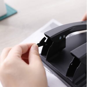 deli E0139 Punch, 25 sheets,70mm,Φ6mm, Black