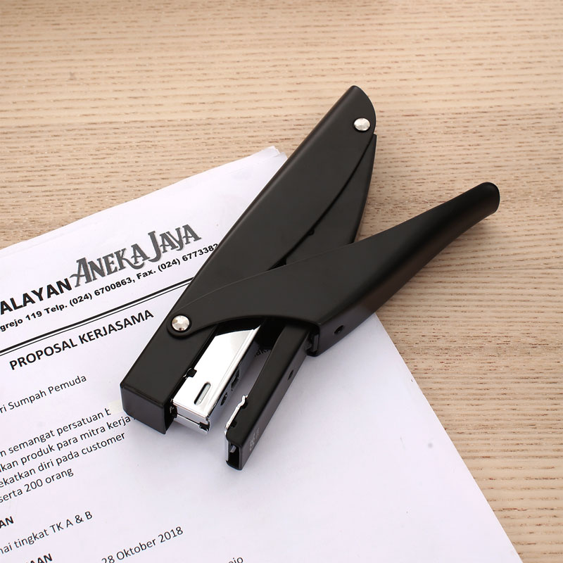 deli E0346 Plier Stapler, 30sheets,24/6 & 26/6, Black - Image 3
